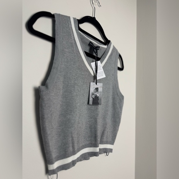 Sincerly Jules Versatil Grey Top & Skirt Set White Accents NWT - Picture 5 of 9